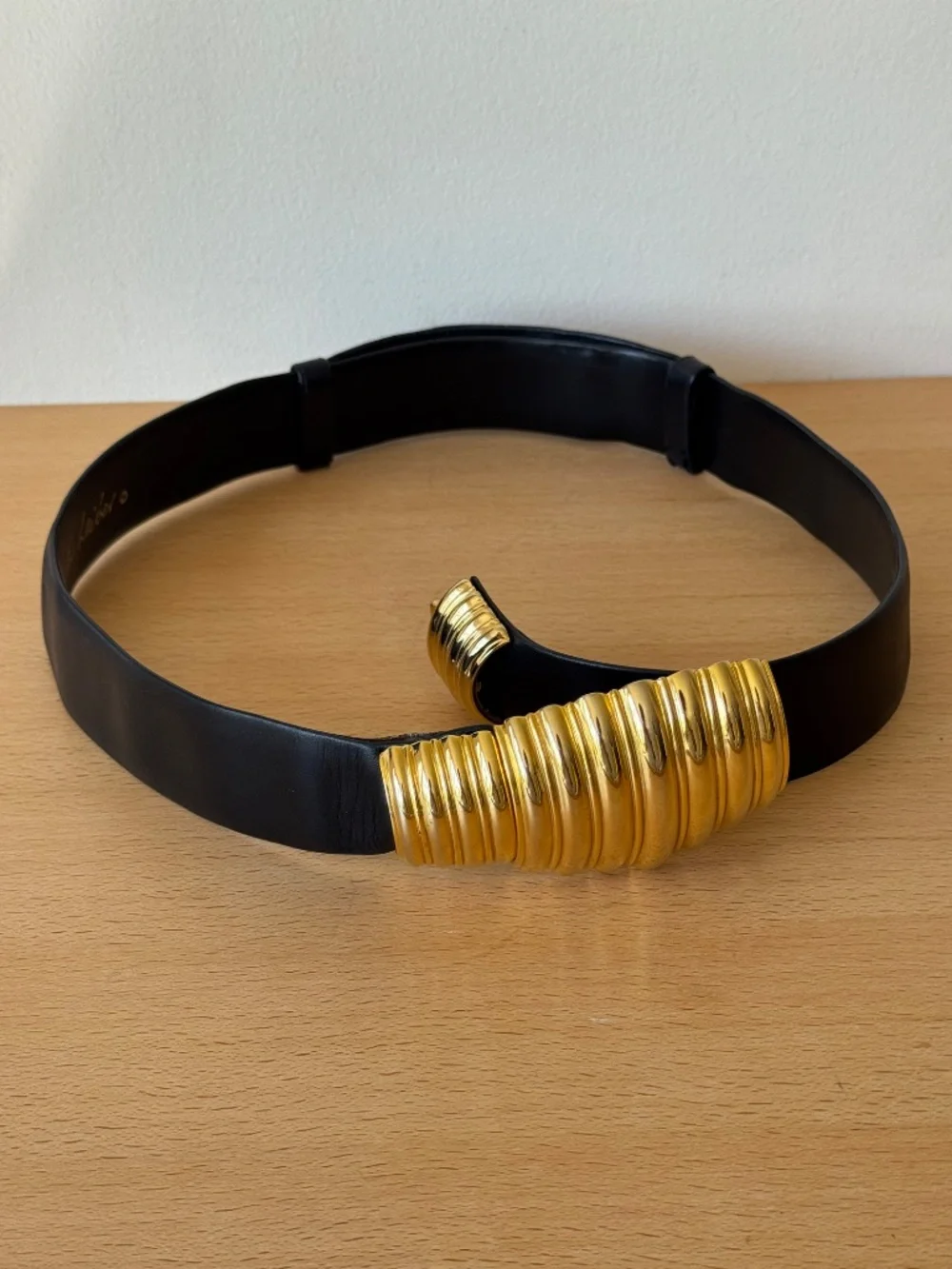 Vintage Judith Leiber Wide Black Leather Belt Ribbed Gold Tone Hinged Adjustable